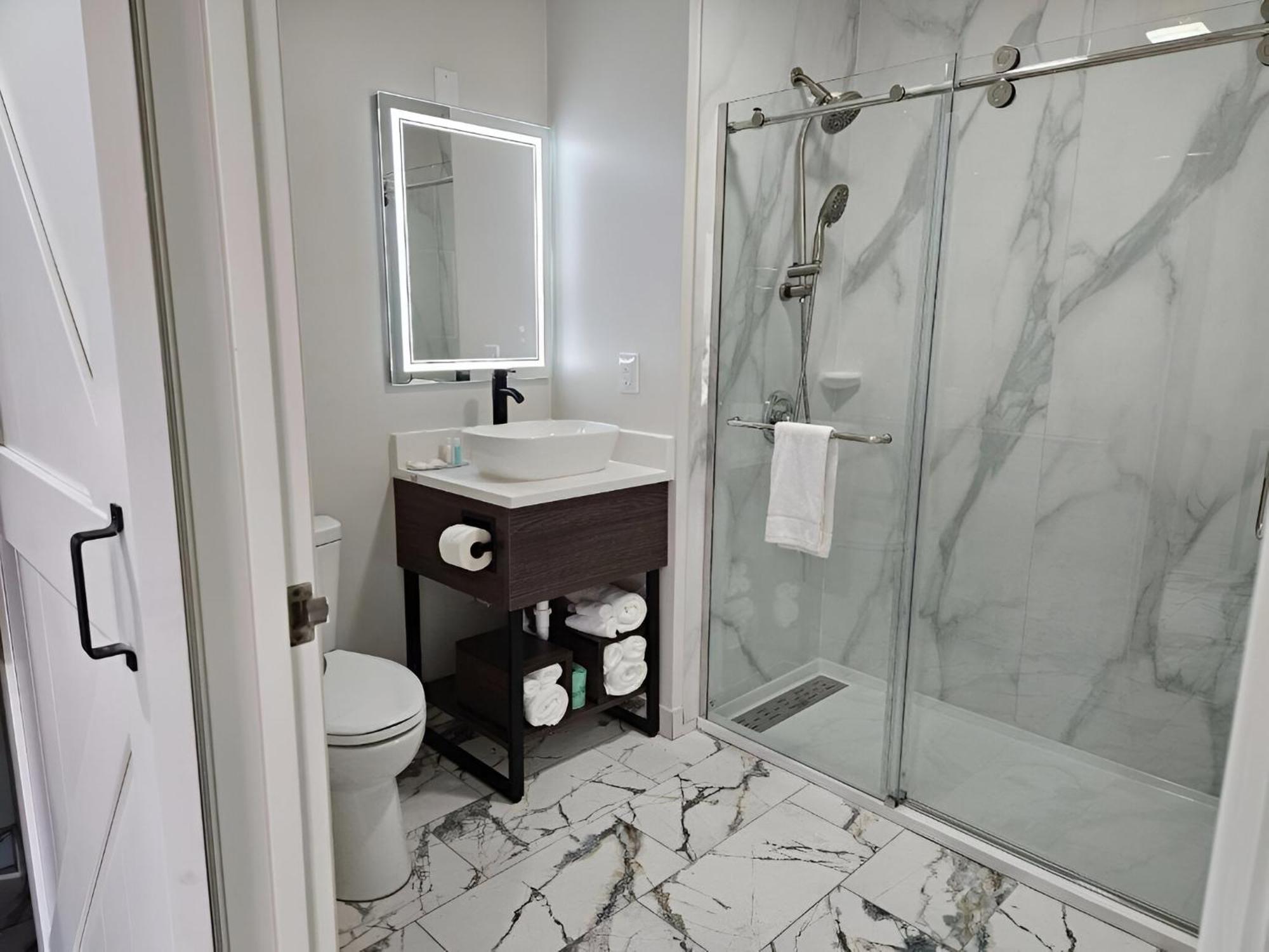 Quality Inn & Suites Columbia Harbison Buitenkant foto